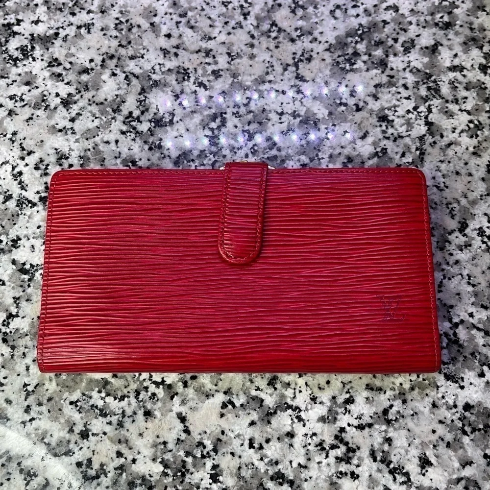 Louis Vuitton | BEAUTIFUL! MI0020 Red Epi Wallet with Kiss Lock
